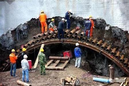 海南藏族隧道钢花管支护案例